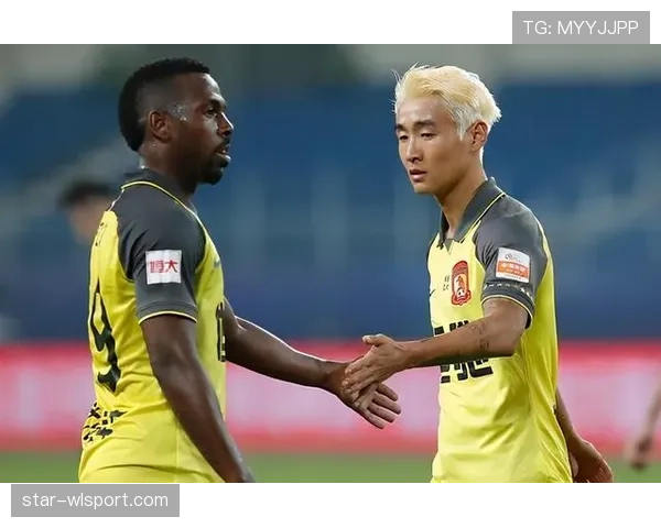 国安战术转型遇阻：双翼折损后控球体系承压，反击成阶段性选项