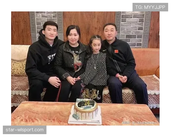 孙铭徽赛场像战士,刷到他生活照我差点以为走进了土豪打卡点 孙铭徽赛场像战士,刷到他生活照我差点以为走进了土豪打卡点